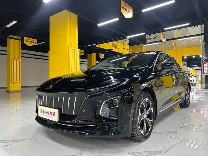 Фото 1 - Hongqi E-QM5