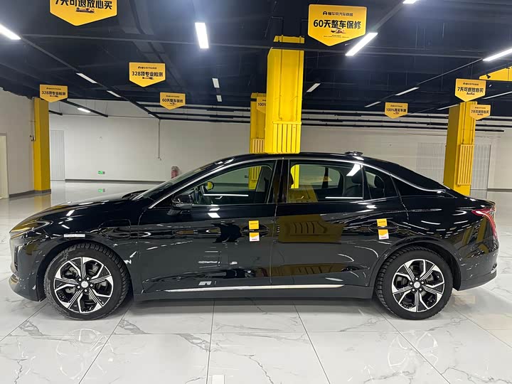 Фото 3 - Hongqi E-QM5