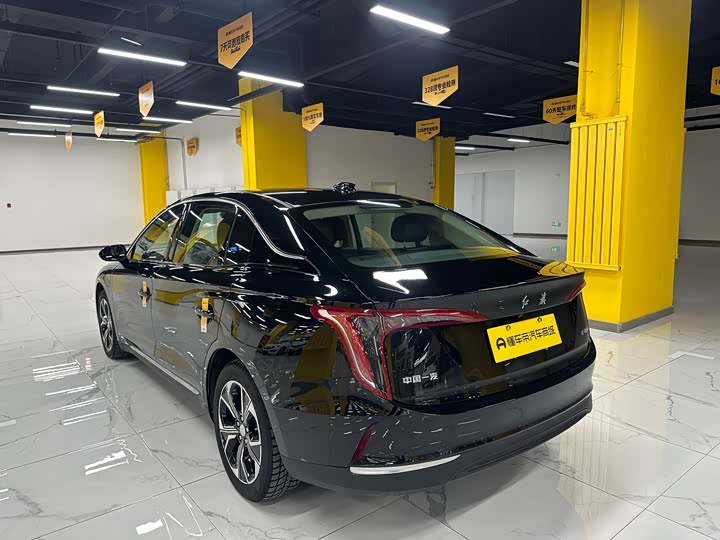 Фото 4 - Hongqi E-QM5