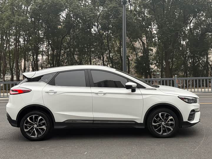 Фото 4 - Geely Emgrand GS