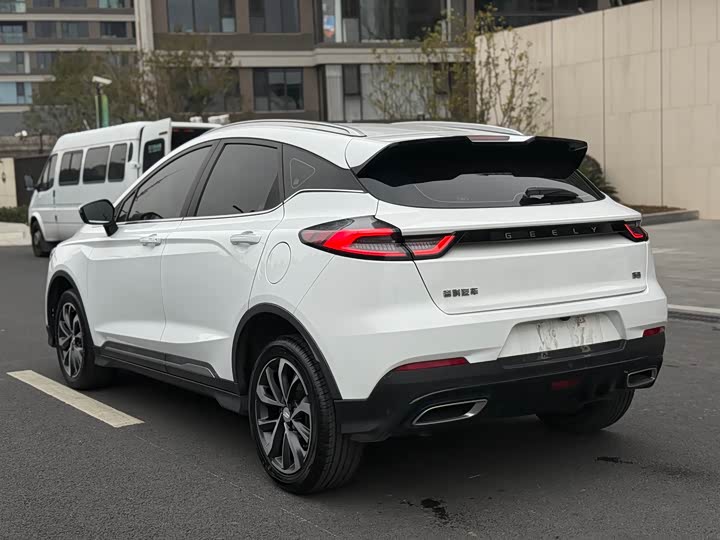 Фото 7 - Geely Emgrand GS