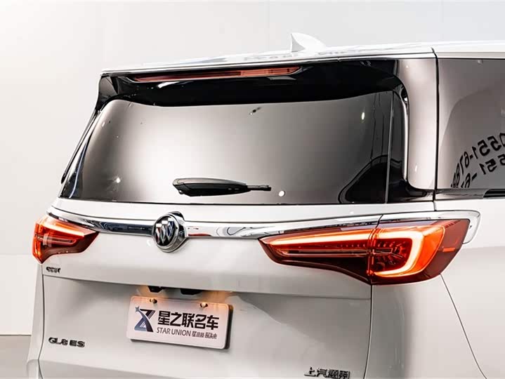 Фото 9 - Buick GL8 ES