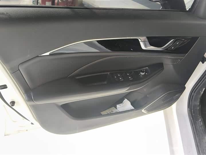 Фото 7 - Bestune B70