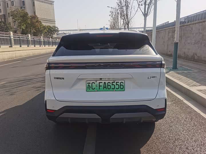 Фото 4 - Geely Galaxy L7