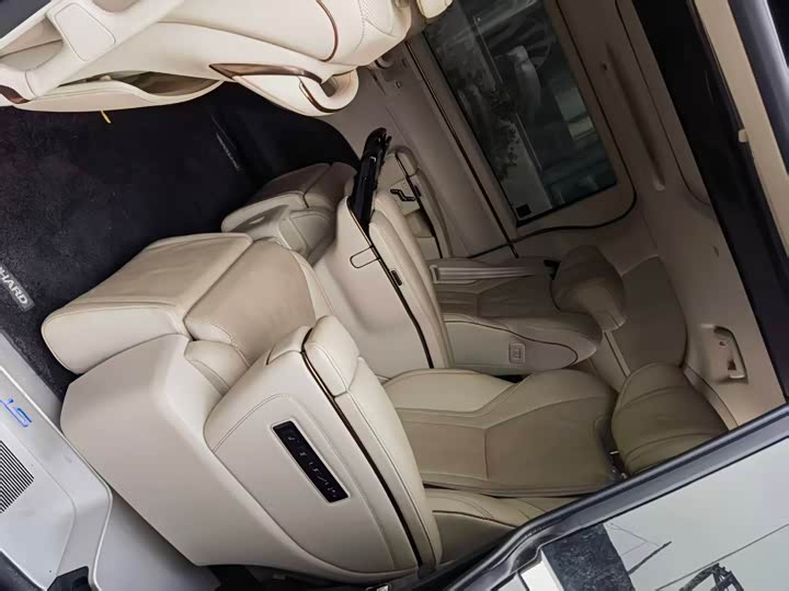 Фото 4 - Lexus LM