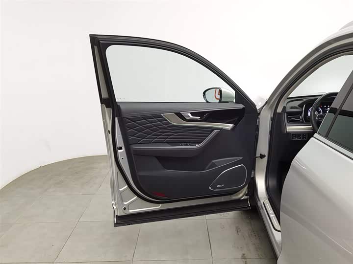 Photo 8 - Hongqi HS5