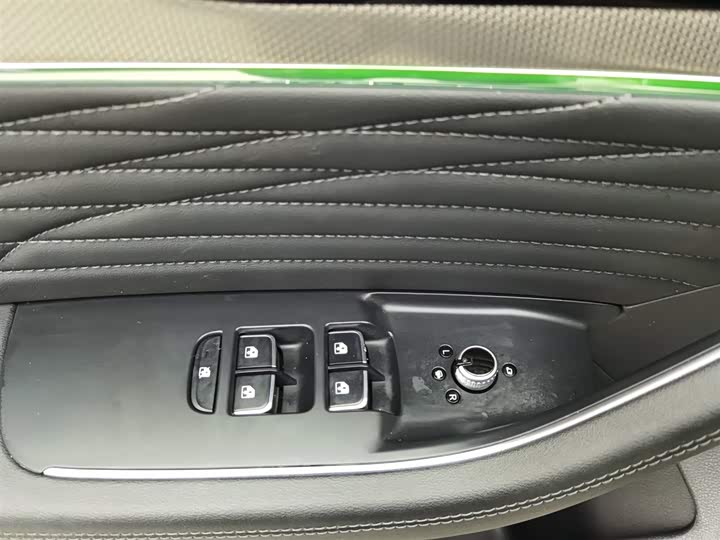 Photo 9 - Hongqi HS5