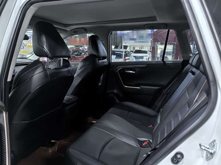 Фото 8 - Toyota Wildlander