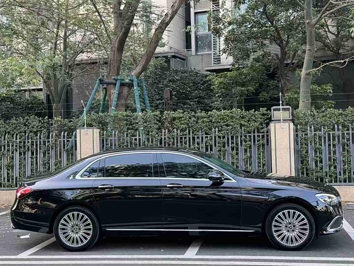 Photo 4 - Mercedes-Benz E-Class