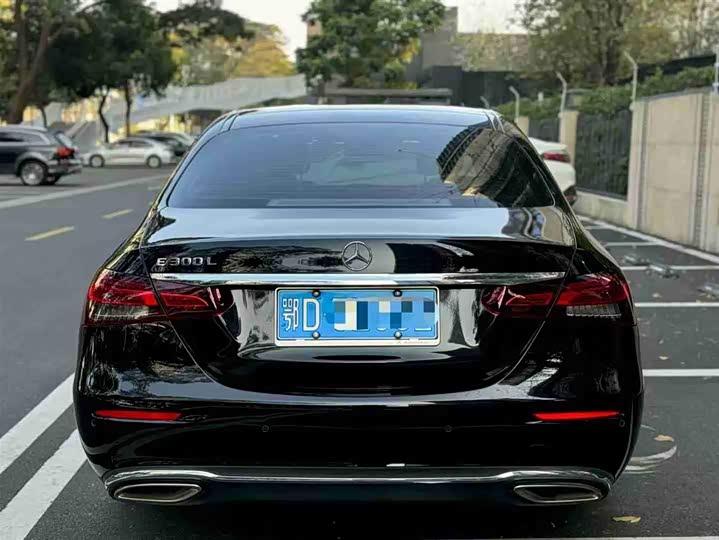 Photo 5 - Mercedes-Benz E-Class