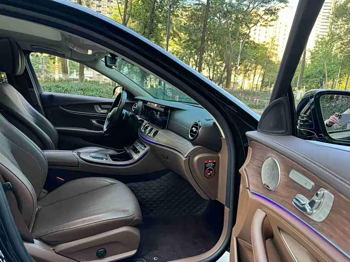 Photo 8 - Mercedes-Benz E-Class