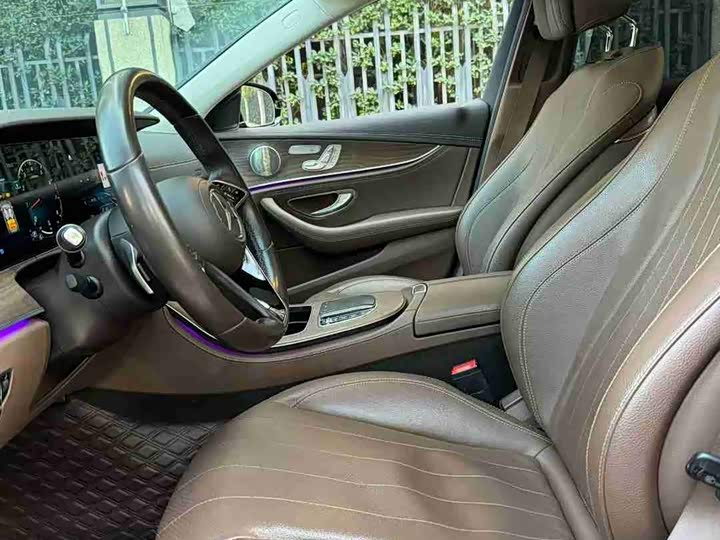 Photo 9 - Mercedes-Benz E-Class