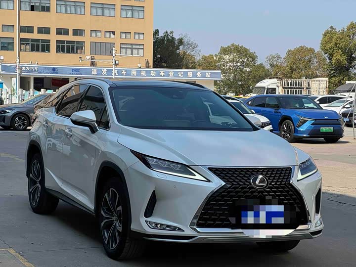 Фото 1 - Lexus RX