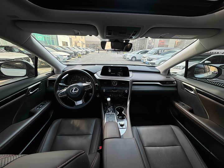 Фото 6 - Lexus RX