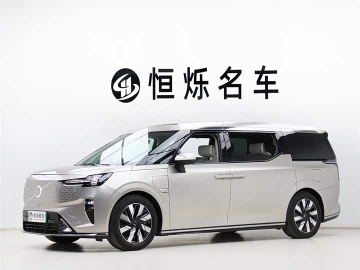 Фото 1 - Volvo EM90