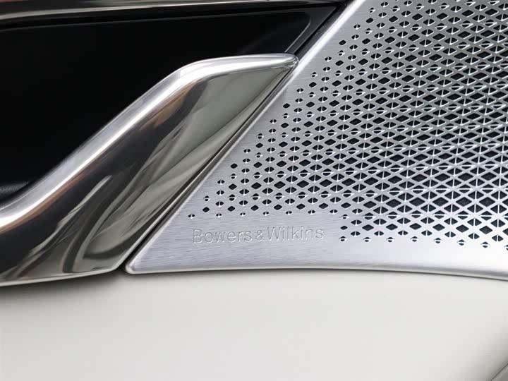 Фото 5 - Volvo EM90