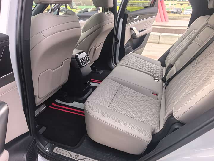 Фото 9 - BYD Tang Hybrid/EV