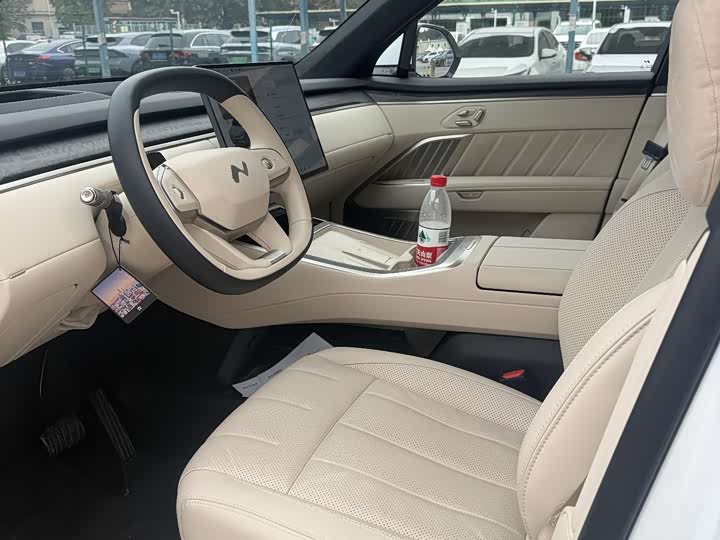 Фото 9 - Nio Onvo L90