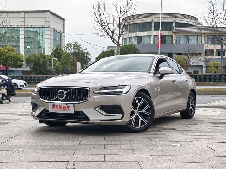 Фото 1 - Volvo S60