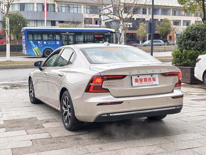 Фото 6 - Volvo S60