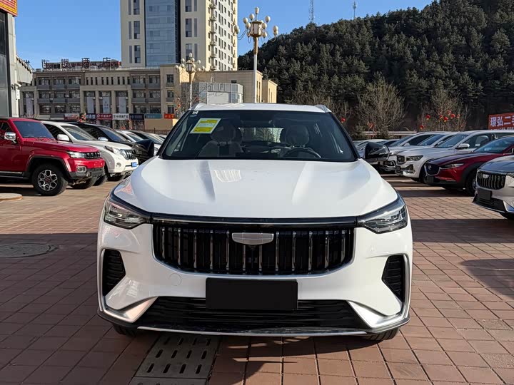 Фото 2 - Geely Atlas