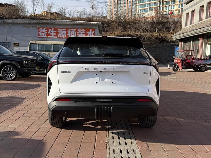 Фото 4 - Geely Atlas