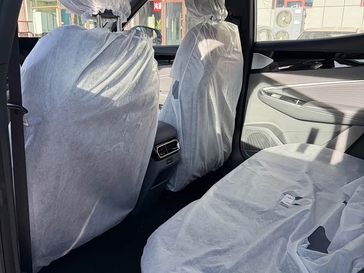 Фото 8 - Geely Atlas