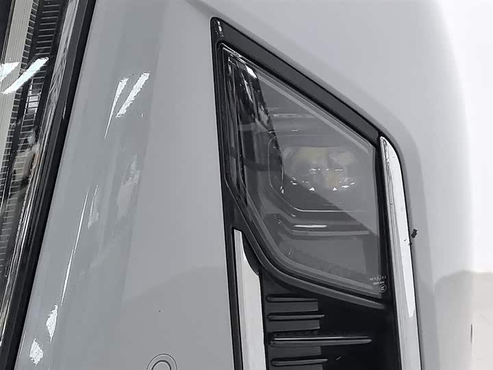 Фото 7 - Maxus G90