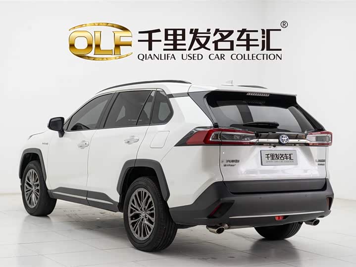 Фото 6 - Toyota Wildlander