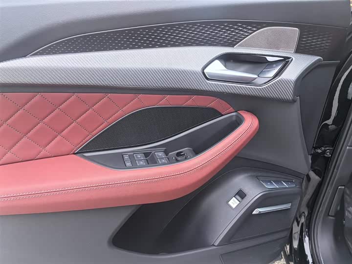 Фото 9 - Audi Q6