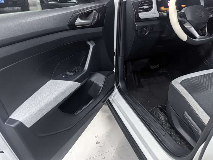 Фото 4 - Volkswagen Tharu