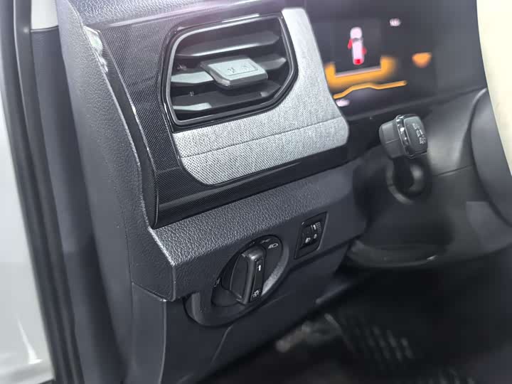 Фото 6 - Volkswagen Tharu