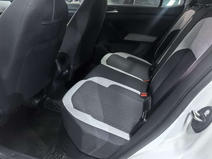 Фото 7 - Volkswagen Tharu