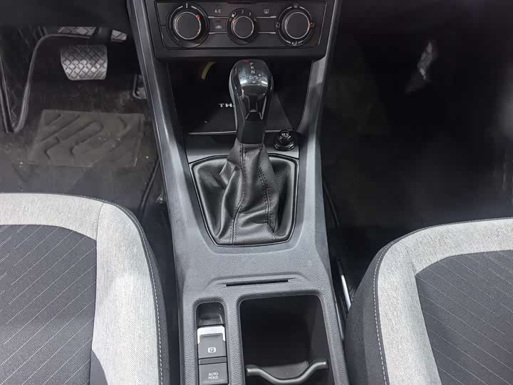 Фото 9 - Volkswagen Tharu