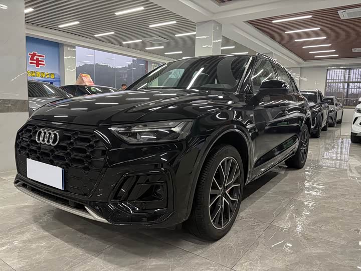 Фото 1 - Audi Q5L