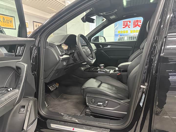 Фото 6 - Audi Q5L