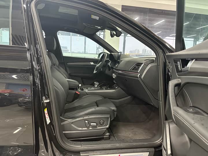 Фото 8 - Audi Q5L