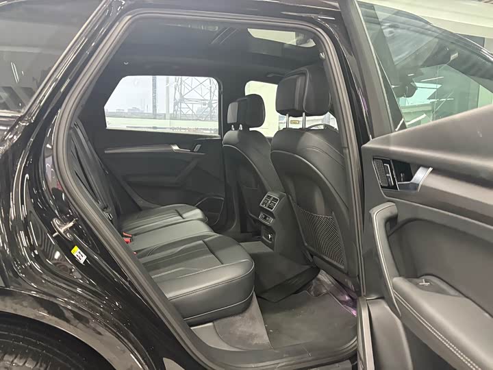 Фото 9 - Audi Q5L