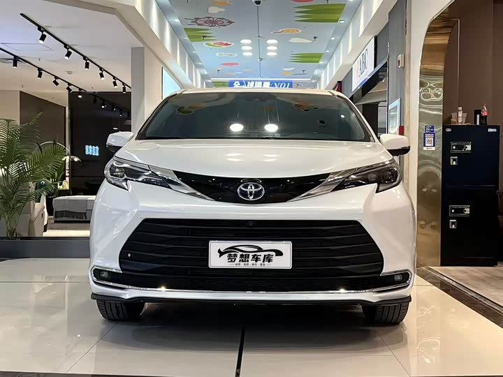 Фото 1 - Toyota Sienna