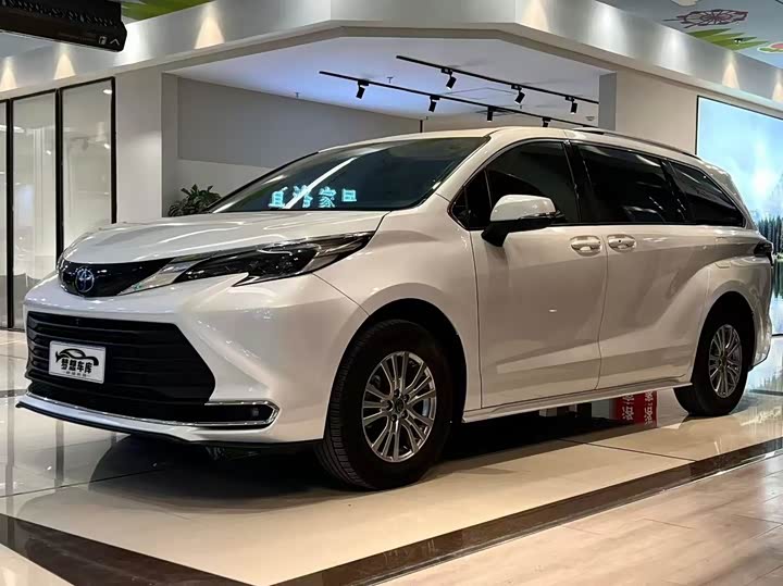 Фото 3 - Toyota Sienna