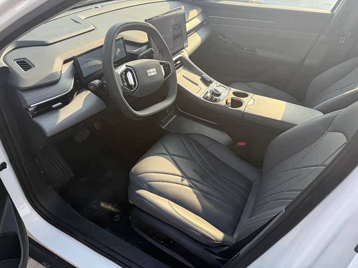 Фото 7 - Geely Galaxy L6