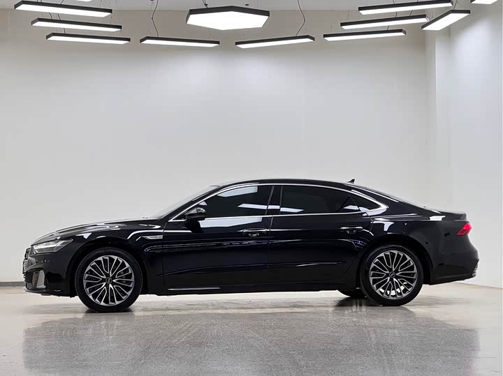 Фото 4 - Audi A7L