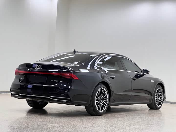 Фото 5 - Audi A7L