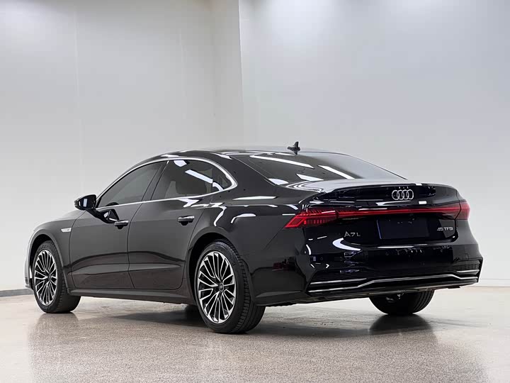 Фото 7 - Audi A7L