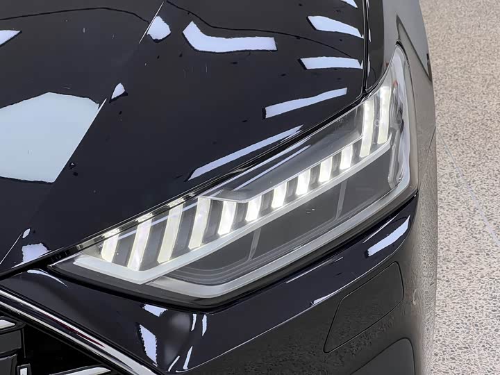 Фото 9 - Audi A7L