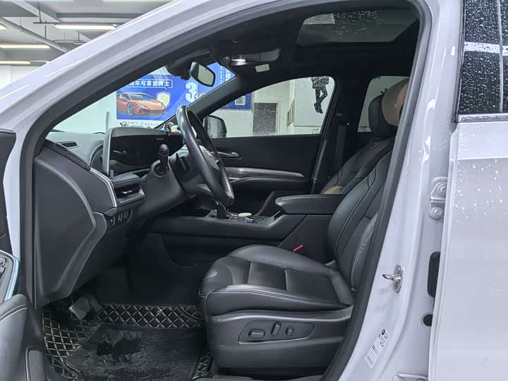 Фото 8 - Cadillac XT4