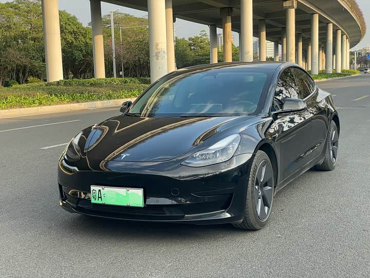 Фото 1 - Tesla Model 3