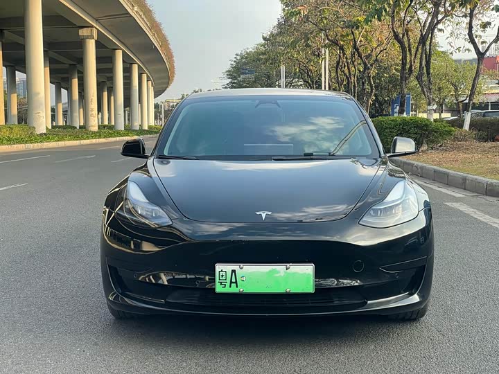Фото 2 - Tesla Model 3