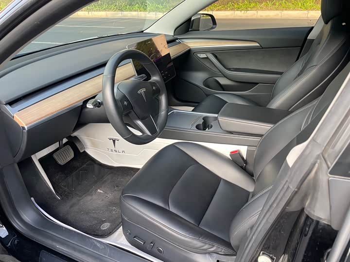 Фото 4 - Tesla Model 3