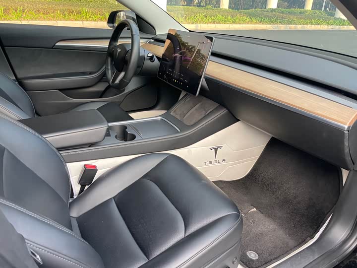 Фото 6 - Tesla Model 3